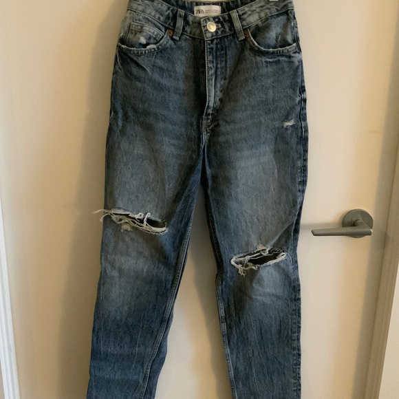 Zara Ripped Mom Fit Jeans - Picture 1 of 3